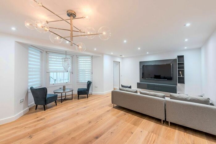 2 Bedroom Flat To Rent In Beaufort Gardens, Knightsbridge, London, SW3
