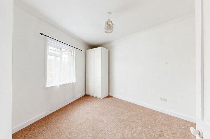 2 Bedroom End Of Terrace House To Rent In New Street, Crawley, RH10