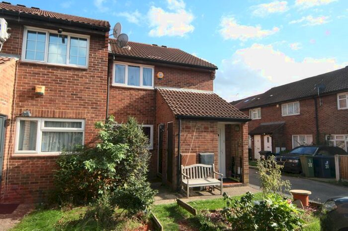 1 Bedroom Flat To Rent In Nicholas Close, Greenford, UB6