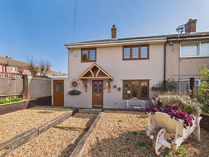 3 Bedroom End Terrace House For Sale In Hanover Close, Aylesbury, Buckinghamshire, HP19