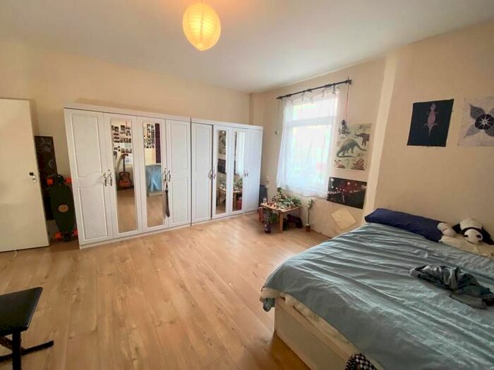 2 Bedroom Flat To Rent In City Road, Roath, Cardiff, CF24