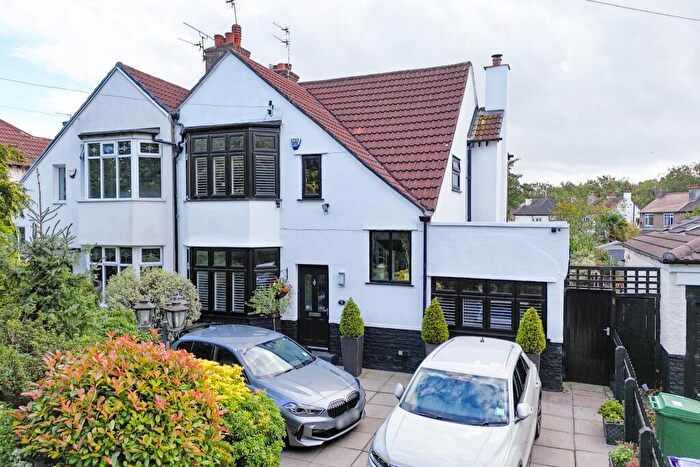 4 Bedroom Semi-Detached House For Sale In Thingwall Lane, Broadgreen, L14