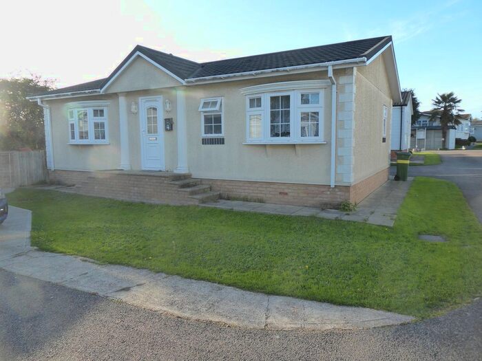 2 Bedroom Mobile/park Home For Sale In Garden Of England Park, Forstal Lane, Harrietsham, Maidstone, Kent, ME17