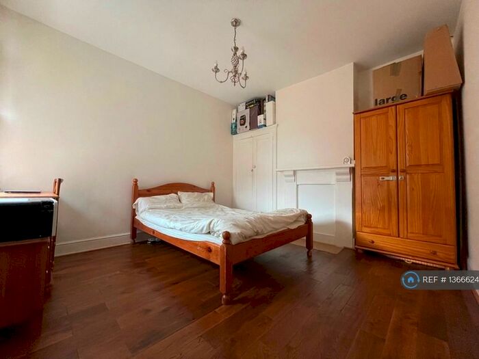 3 Bedroom Terraced House To Rent In Fraser Road, Southsea, PO5