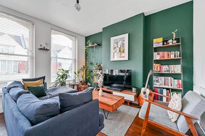 2 Bedroom Flat For Sale In Springbank Road, London, SE13