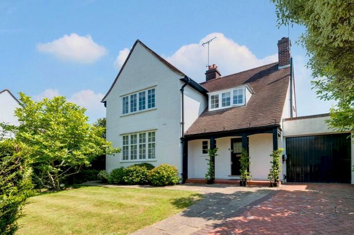 4 Bedroom Detached House To Rent In Willifield Way, Hampstead Garden Suburb, NW11
