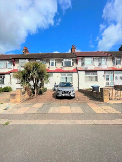 3 Bedroom Terraced House To Rent In Ecclesbourne Gardens, London, N13