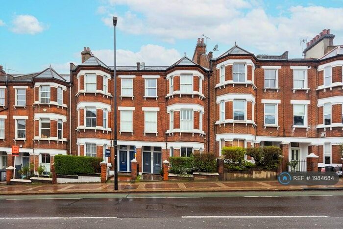 3 Bedroom Flat To Rent In Latchmere Road, London, SW11
