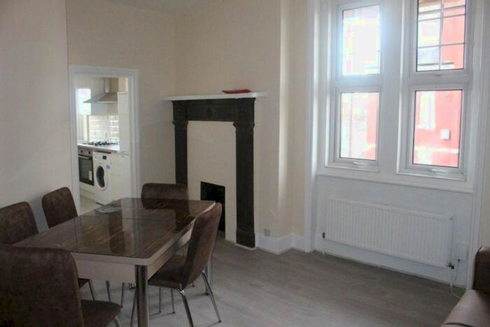 3 Bedroom Flat To Rent In Grand Parade, Green Lanes, London, N4