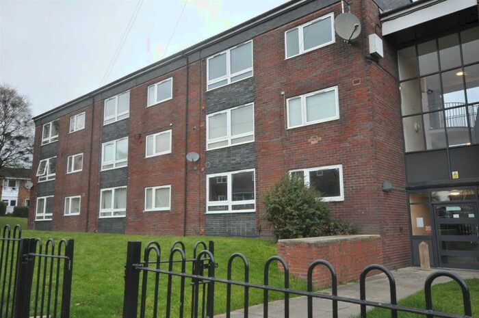 1 Bedroom Flat To Rent In Pembroke Road, Macclesfield, SK11