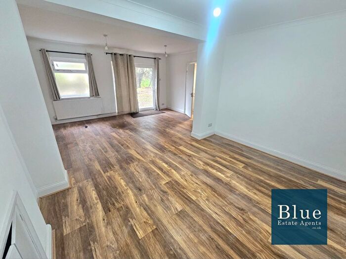 4 Bedroom Detached House To Rent In Berkeley Waye, Hounslow, TW5