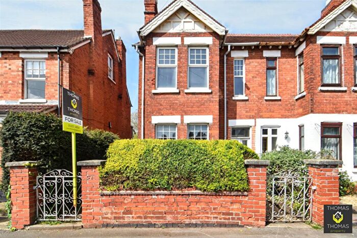 3 Bedroom Semi Detached House For Sale In Deans Way, Kingsholm, GL1