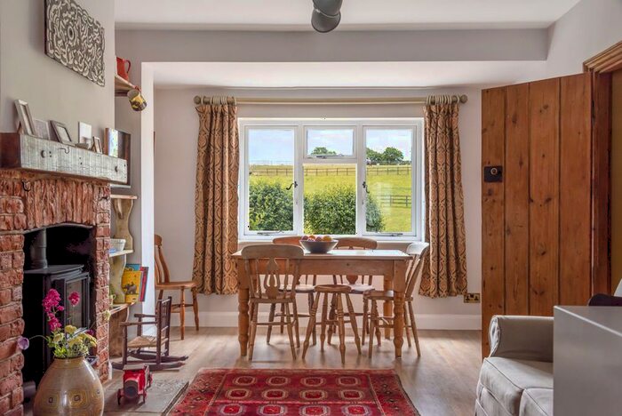 2 Bedroom Cottage To Rent In One Tree Hill Road, Guildford, GU4