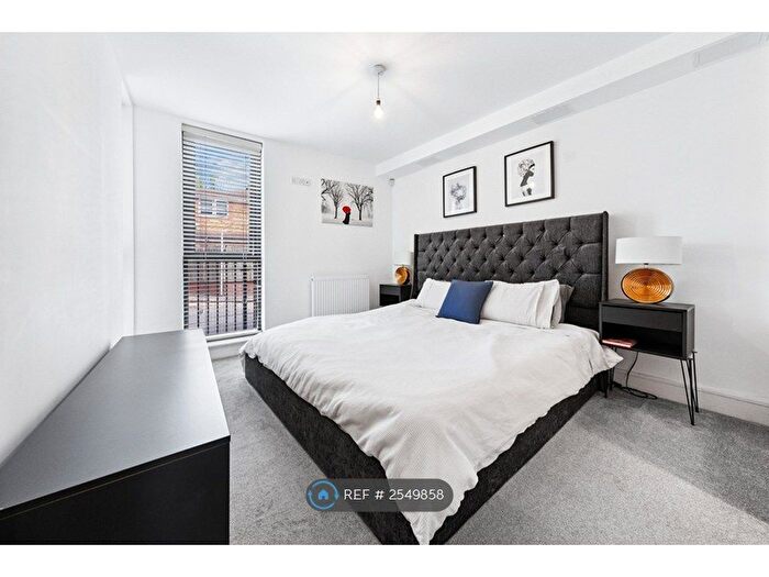 3 Bedroom Flat To Rent In Meridian Court, London, SE15