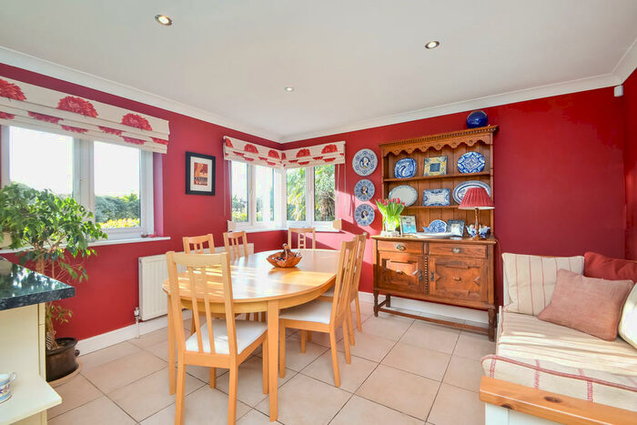 4 Bedroom Detached House For Sale In Bedhampton, Hampshire, PO9