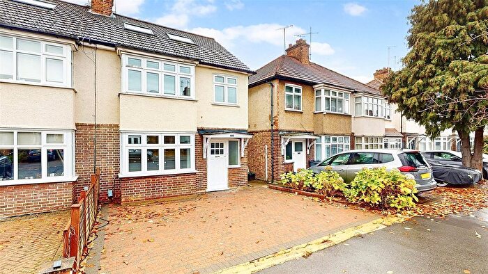 4 Bedroom Semi Detached House For Sale In Kneller Gardens, Isleworth, TW7