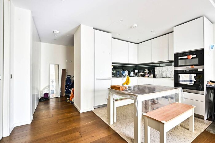 1 Bedroom Flat To Rent In Columbia Gardens, Earls Court, London, SW6