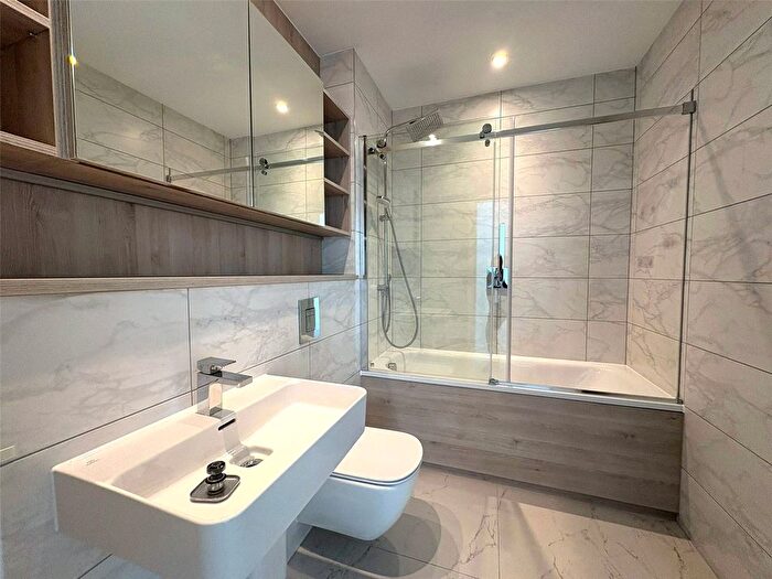 2 Bedroom Flat To Rent In Bankside Boulevard, Salford, Greater Manchester, M3