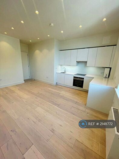 2 Bedroom Flat To Rent In Tower View House, London, E2