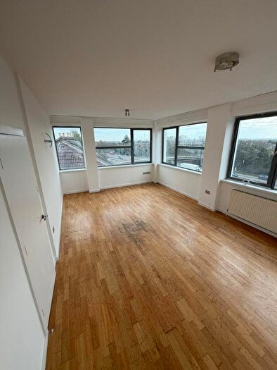 Flat To Rent In Grove Road, South Woodford, Redbridge, London, E18
