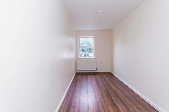 2 Bedroom Flat For Sale In Outram Road, Croydon, CR0