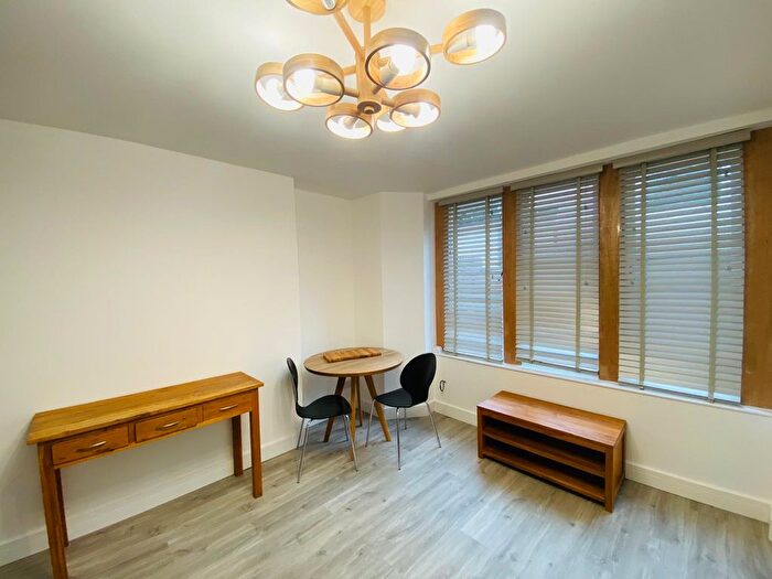 1 Bedroom Flat To Rent In Medina Villas, Hove, BN3