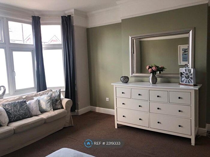 1 Bedroom Flat To Rent In Yew Tree Road, Slough, SL1