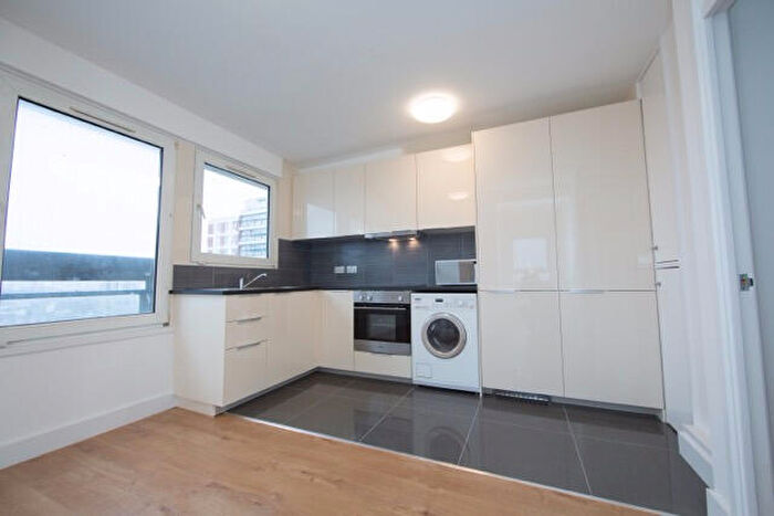 2 Bedroom Apartment To Rent In Canada Estate, Rotherhithe, London, SE16