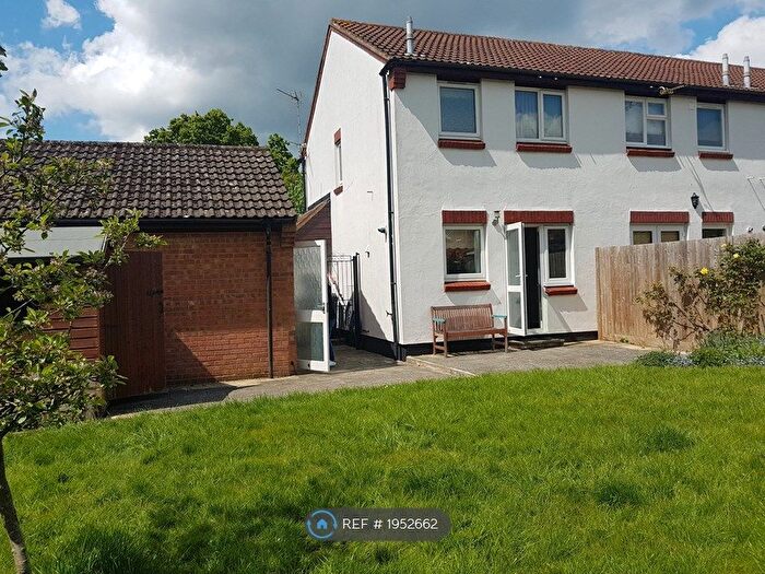 2 Bedroom End Of Terrace House To Rent In Pinewood Close, Borehamwood, WD6