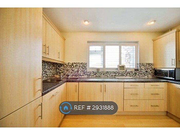 2 Bedroom Flat To Rent In Monica Court, Enfield, EN1