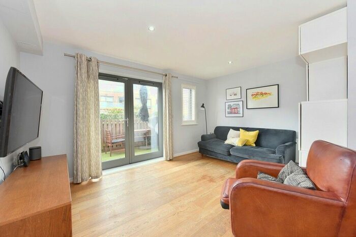 2 Bedroom Flat To Rent In Bagleys Lane, Fulham, SW6