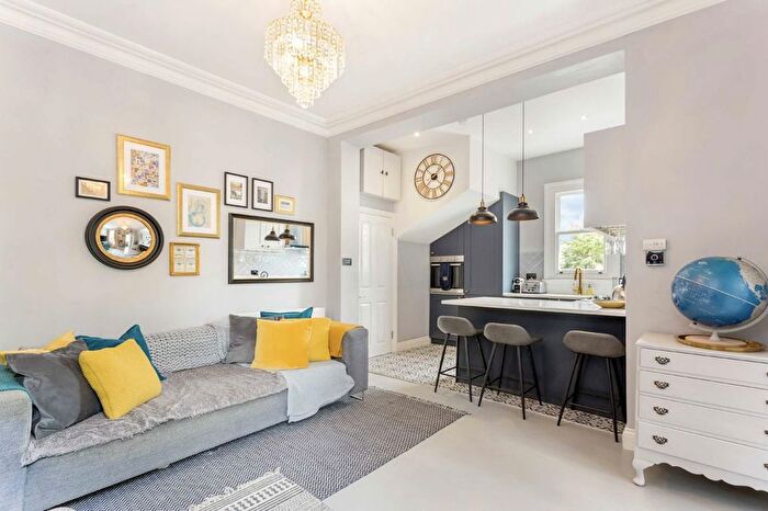 1 Bedroom Flat For Sale In Leamington Park, London, W3
