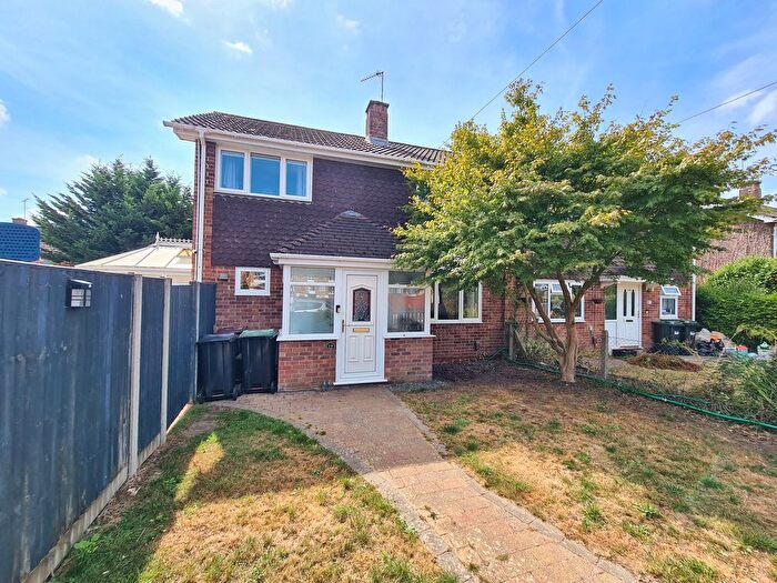 3 Bedroom Semi-detached House For Sale In Powell Crescent, Hounsdown, SO40