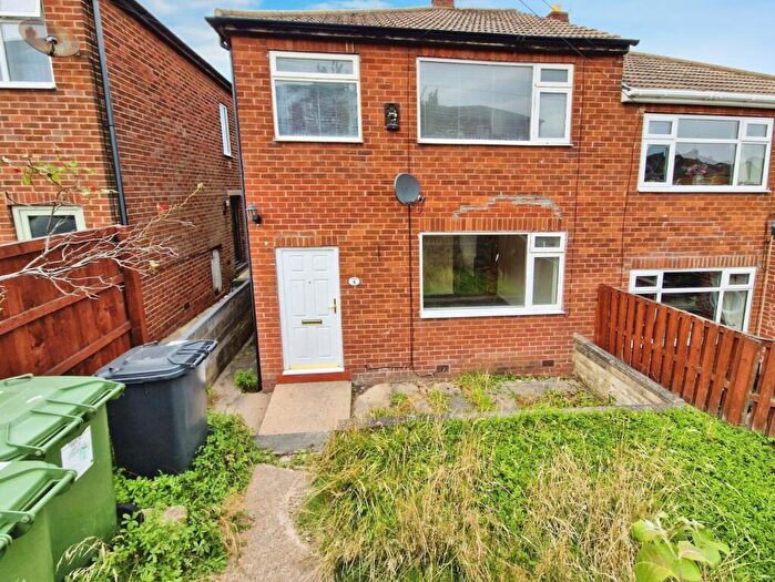 3 Bedroom Semi-Detached House For Sale In Craven Close, Gomersal, BD19