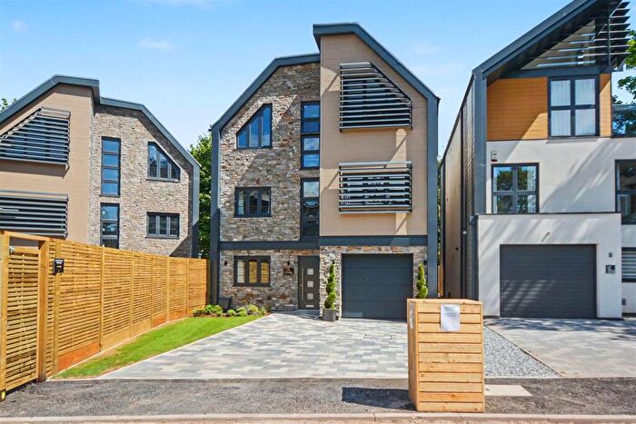5 Bedroom Detached House For Sale In Baxter Green, Bramcote, Nottingham, NG9