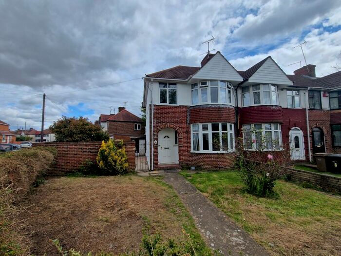 3 Bedroom House To Rent In Willow Way, Luton, LU3