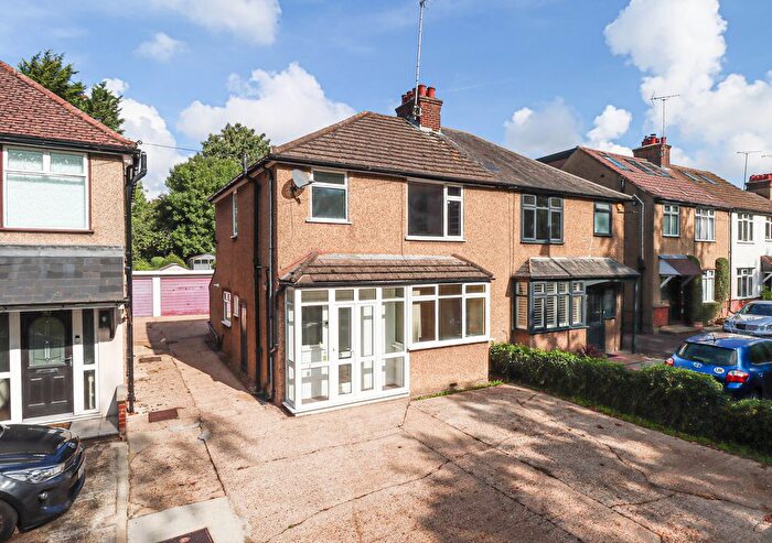 3 Bedroom Semi Detached House For Sale In Batchwood Drive, St Albans, AL3