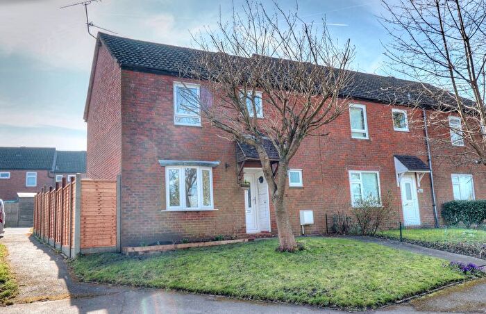 3 Bedroom End Of Terrace House For Sale In Simmons Way, Lane End, High Wycombe, HP14