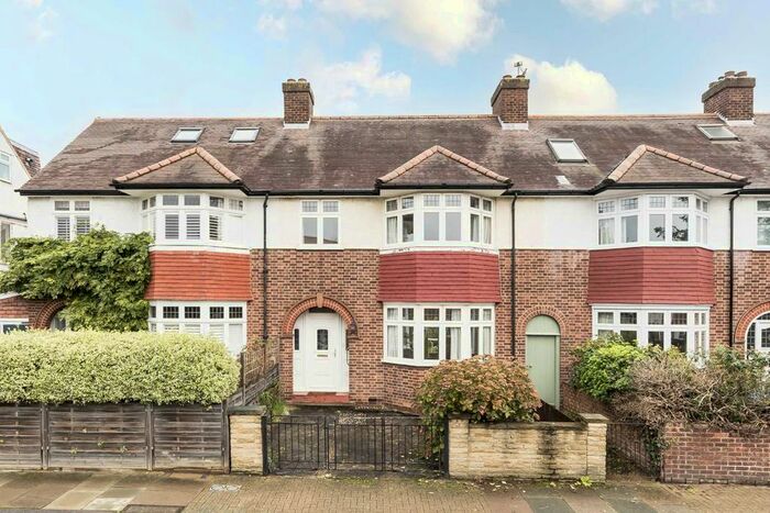 3 Bedroom Flat To Rent In Tilehurst Road, London, SW18