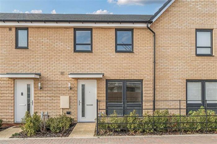 3 Bedroom Semi-Detached House To Rent In Bedroom Semi Detached House In Willowsway Road, Bedford, MK42