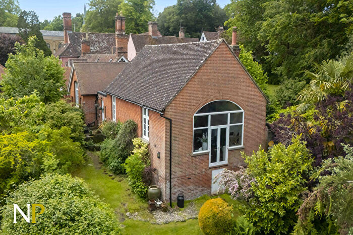 5 Bedroom Semi-Detached House For Sale In Lexden Road, Colchester, CO3