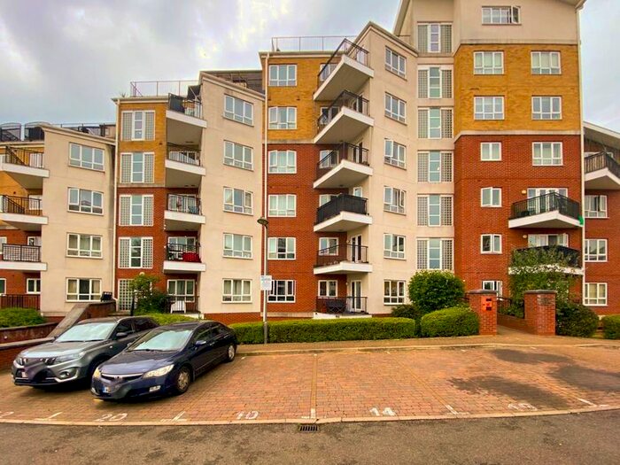2 Bedroom Flat To Rent In The Gateway, Watford, WD18