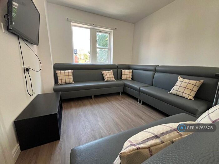 10 Bedroom Detached House To Rent In Ebberston Terrace, Leeds, LS6