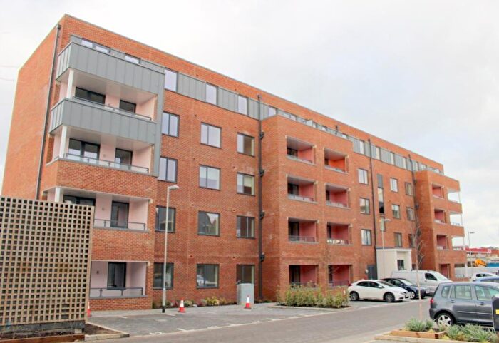2 Bedroom Flat To Rent In Mondrian Court, Artisan Place, Harrow, Middlesex, HA3