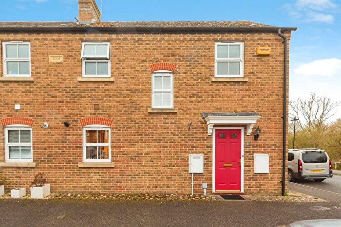2 Bedroom End Of Terrace House For Sale In Arncott Way, Aylesbury, HP19