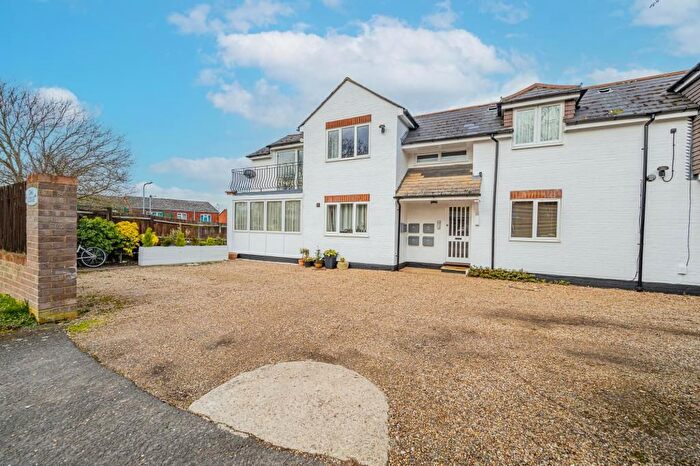 1 Bedroom Flat For Sale In Park Corner, Windsor, SL4