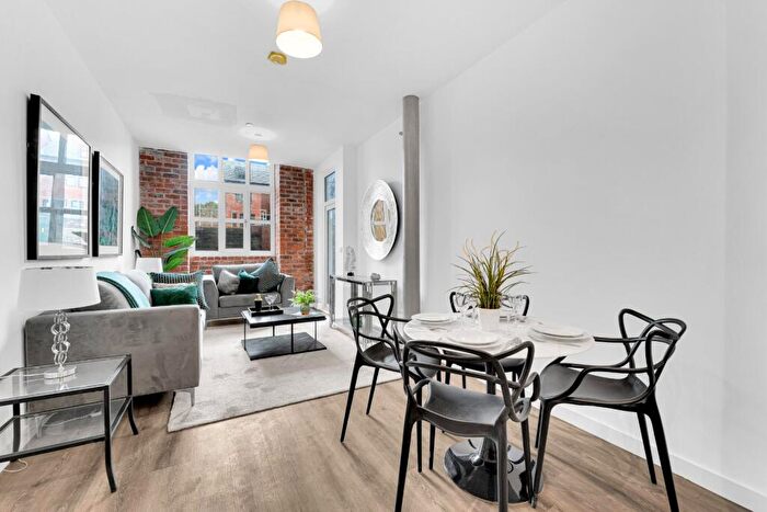 2 Bedroom Flat To Rent In Cotton Gardens, Bolton, Greater Manchester, BL1