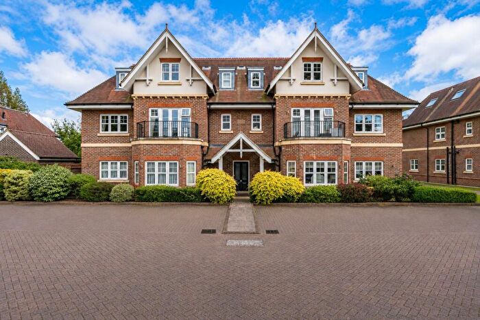 2 Bedroom Flat For Sale In Shoppenhangers Road, Maidenhead, SL6