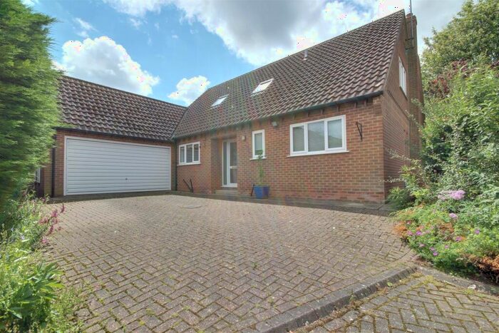 3 Bedroom Detached Bungalow For Sale In Risby Garth, Skidby, Cottingham, HU16