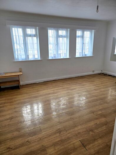 3 Bedroom Flat To Rent In Church Lane, London, NW9